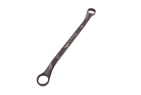 Klucz oczkowy odsadzony 30 x 32 mm. CrV standard ASME B107.9 Waryński